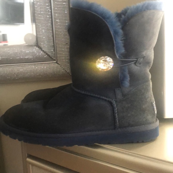 UGG - Picture 2 of 7